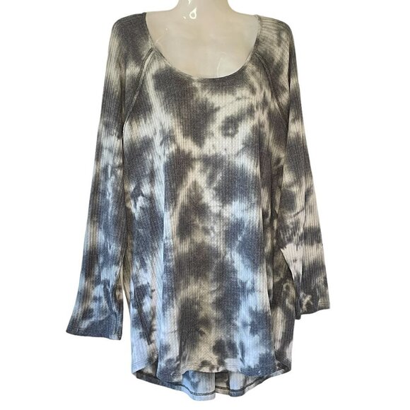 Torrid Tie-Dye Waffle Tunic has Long Tail and Long Raglan Sleeves Grey and White - Picture 2 of 8